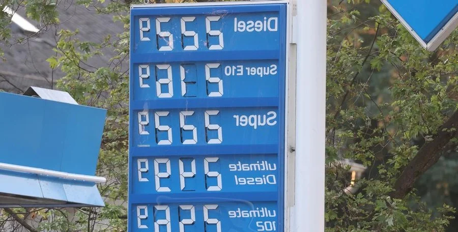 Gas station pump fuel price
