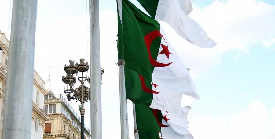 Algerian and Emirati flags