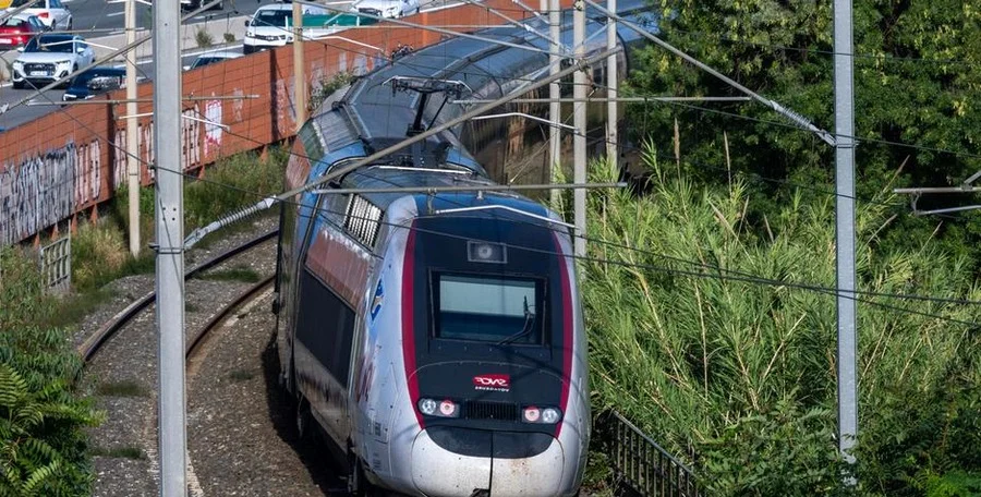 Derailment scene, train carriages